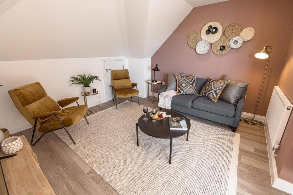 Bournecoast - Stylish Flat With Balcony - Sea Views - 10 Min Walk To Beach - Parking - Wifi - Fm8407 Bournemouth Eksteriør bilde
