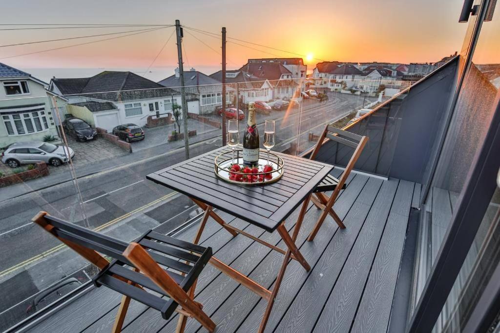 Bournecoast - Stylish Flat With Balcony - Sea Views - 10 Min Walk To Beach - Parking - Wifi - Fm8407 Bournemouth Eksteriør bilde