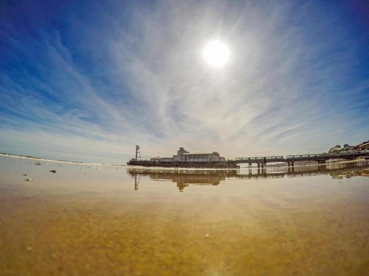 Bournecoast - Stylish Flat With Balcony - Sea Views - 10 Min Walk To Beach - Parking - Wifi - Fm8407 Bournemouth Eksteriør bilde