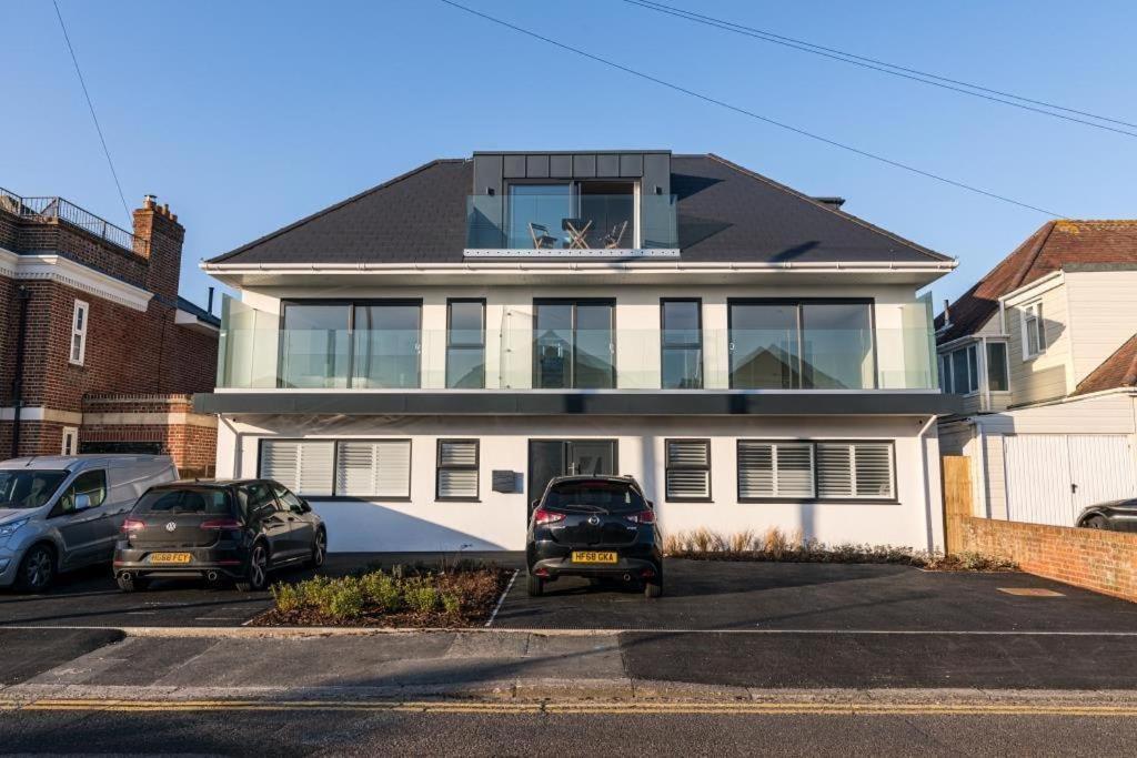 Bournecoast - Stylish Flat With Balcony - Sea Views - 10 Min Walk To Beach - Parking - Wifi - Fm8407 Bournemouth Eksteriør bilde