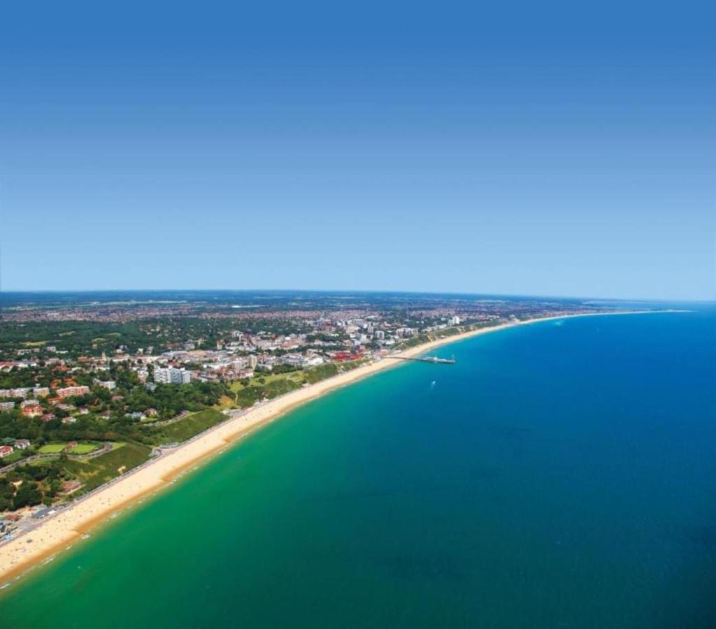 Bournecoast - Stylish Flat With Balcony - Sea Views - 10 Min Walk To Beach - Parking - Wifi - Fm8407 Bournemouth Eksteriør bilde