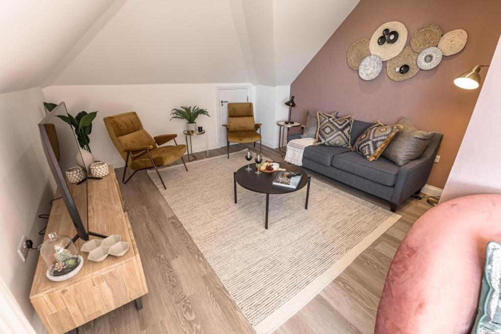 Bournecoast - Stylish Flat With Balcony - Sea Views - 10 Min Walk To Beach - Parking - Wifi - Fm8407 Bournemouth Eksteriør bilde
